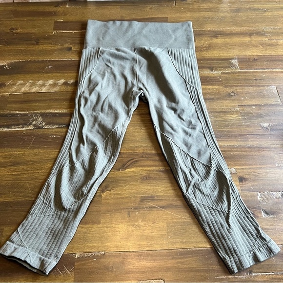 SAVVI Leggings Active Large Cropped Green Sage Textured L Spandex Compression - Picture 1 of 10